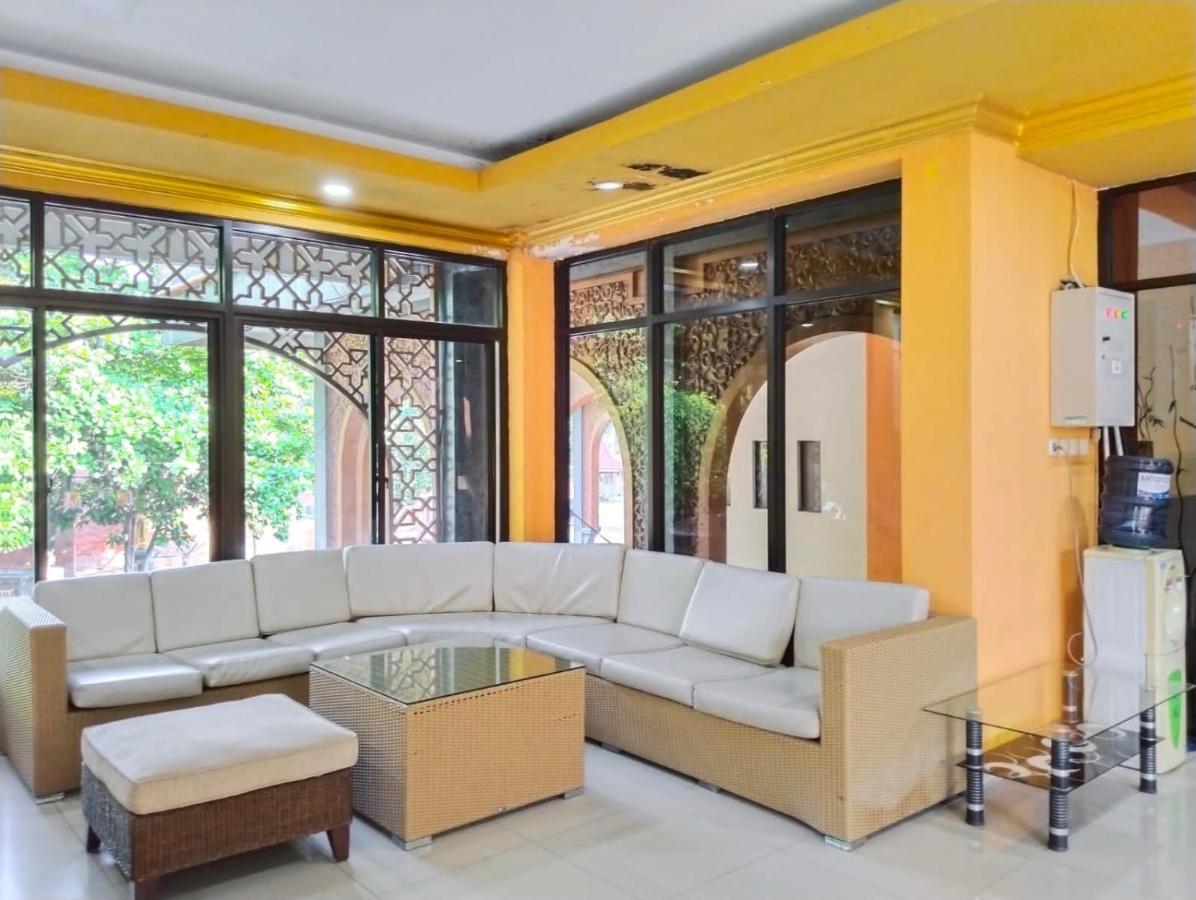 Islamic Guest House At Taqwa Cirebon Exteriör bild